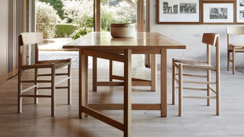 J39 Mogensen chairs by Fredericia in a light dining room around a wooden table