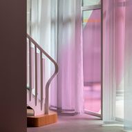 The pink curtains from the Quotes collection by Alain Biltereyst Kavdrat