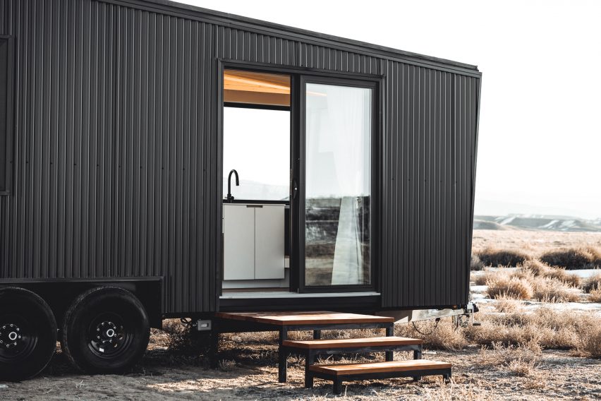 Blackened steek mobile home
