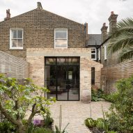 Oliver Leech Architects extends Pink House with materials that "age gracefully"