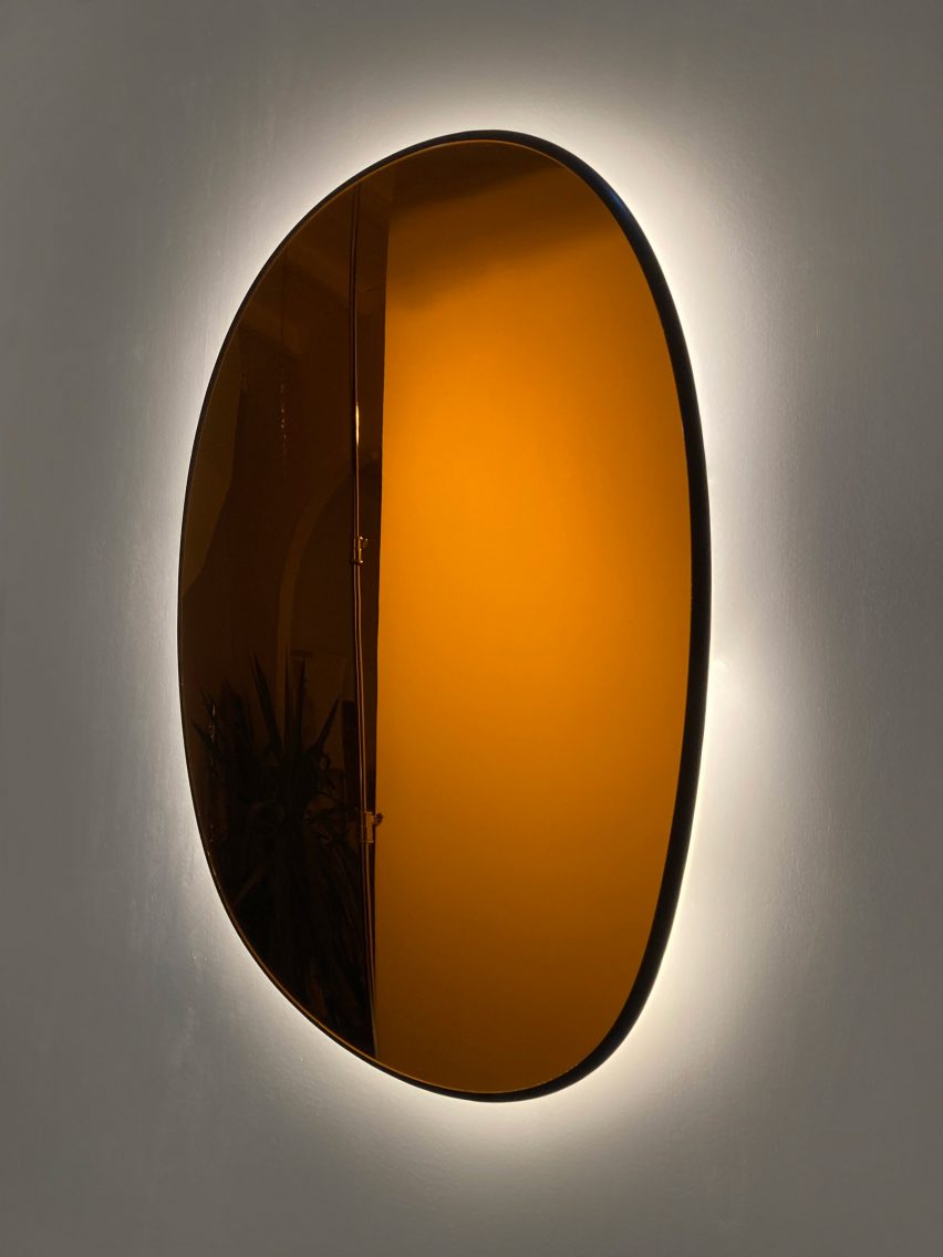 Sisu lamp with an orange-tinted mirror front