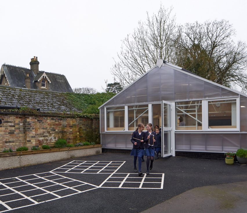 Polycarbonate-clad teaching space