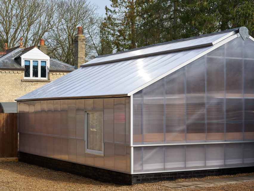 Converted greenhouse by Neubau