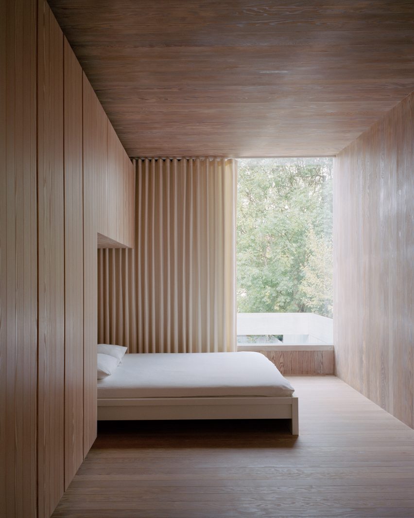 Wood-lined bedroom of Wembury Mews house by Russell Jones