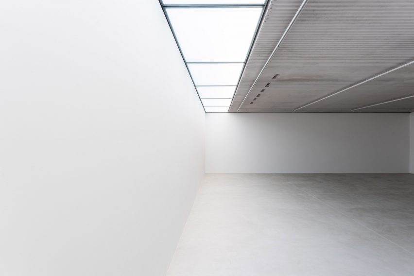 Rooflight in Xavier Hufkens gallery extension by Robbrecht en Daem