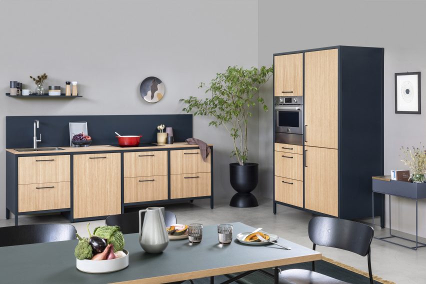 Zerogloss kitchen with four-unit module and two-column module
