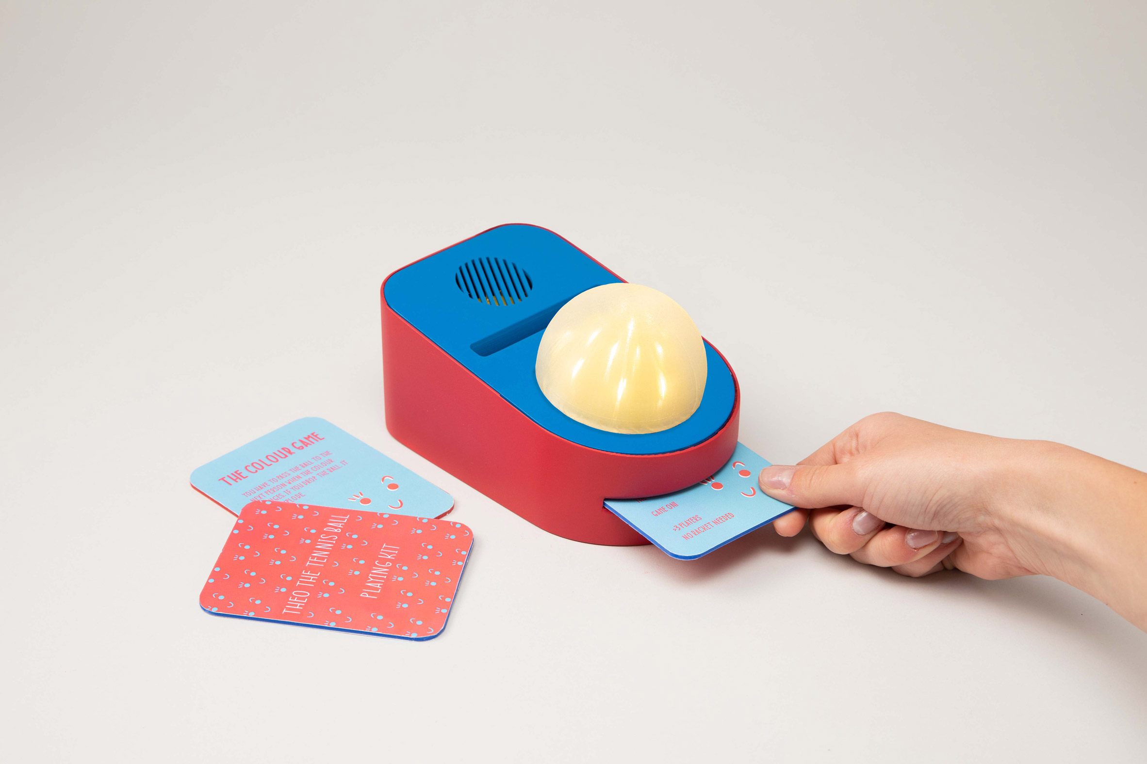 A smart ball and speaker game for children