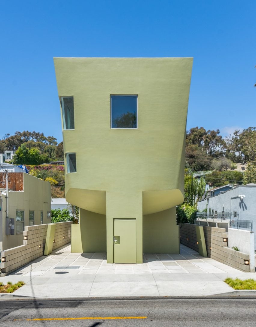 Guitar-shaped yellow house in Los Angeles