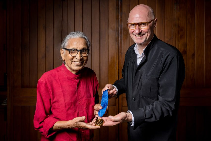 Balkrishna Doshi receiving the RIBA Royal Gold Medal