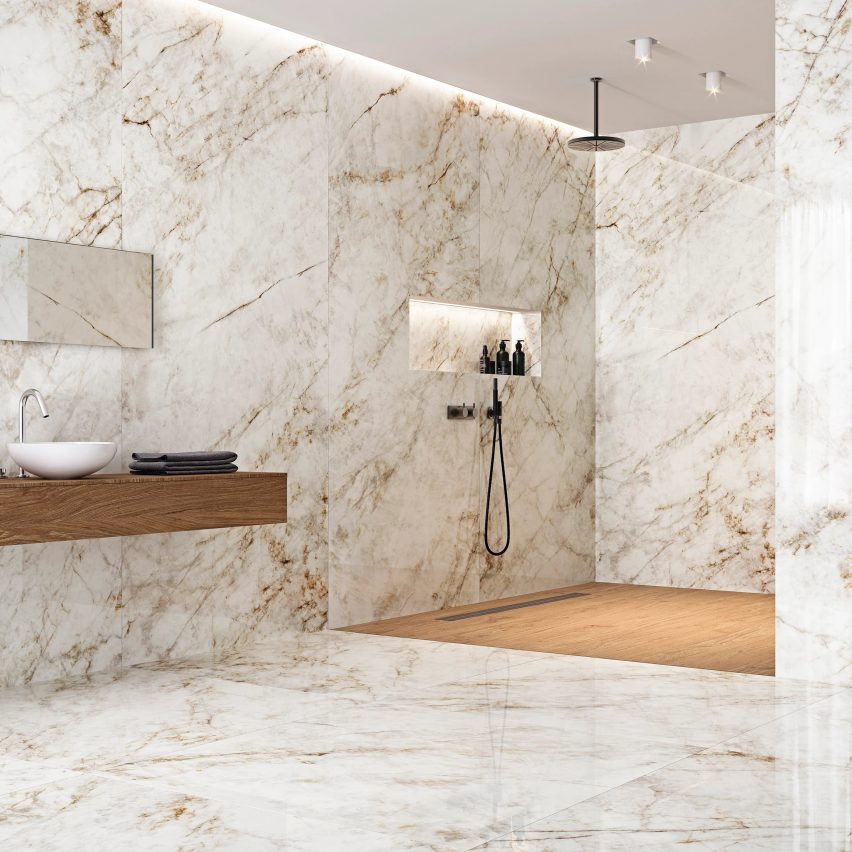 Cuarzo Reno tiles by Coverlam on the walls and floor of a large bathroom