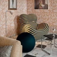 Lobby of Hotel Torni by Fyra with Up 50 armchair by B&B Italia in front of pink wallpaper