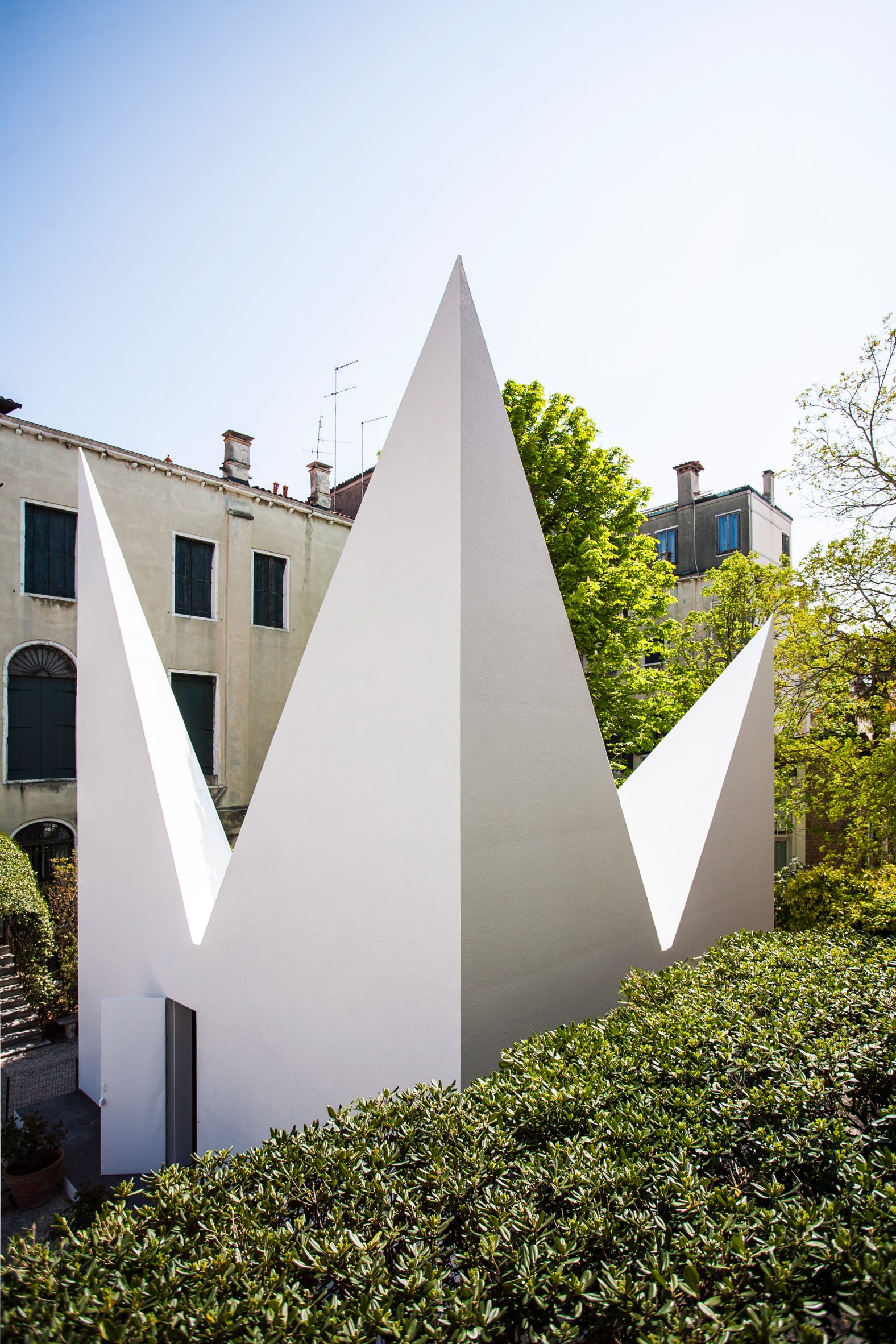 Pavilion covered with paper by Stefano Boeri Architetti