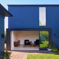 Assembledge+ places blue ADU in backyard of Los Angeles bungalow
