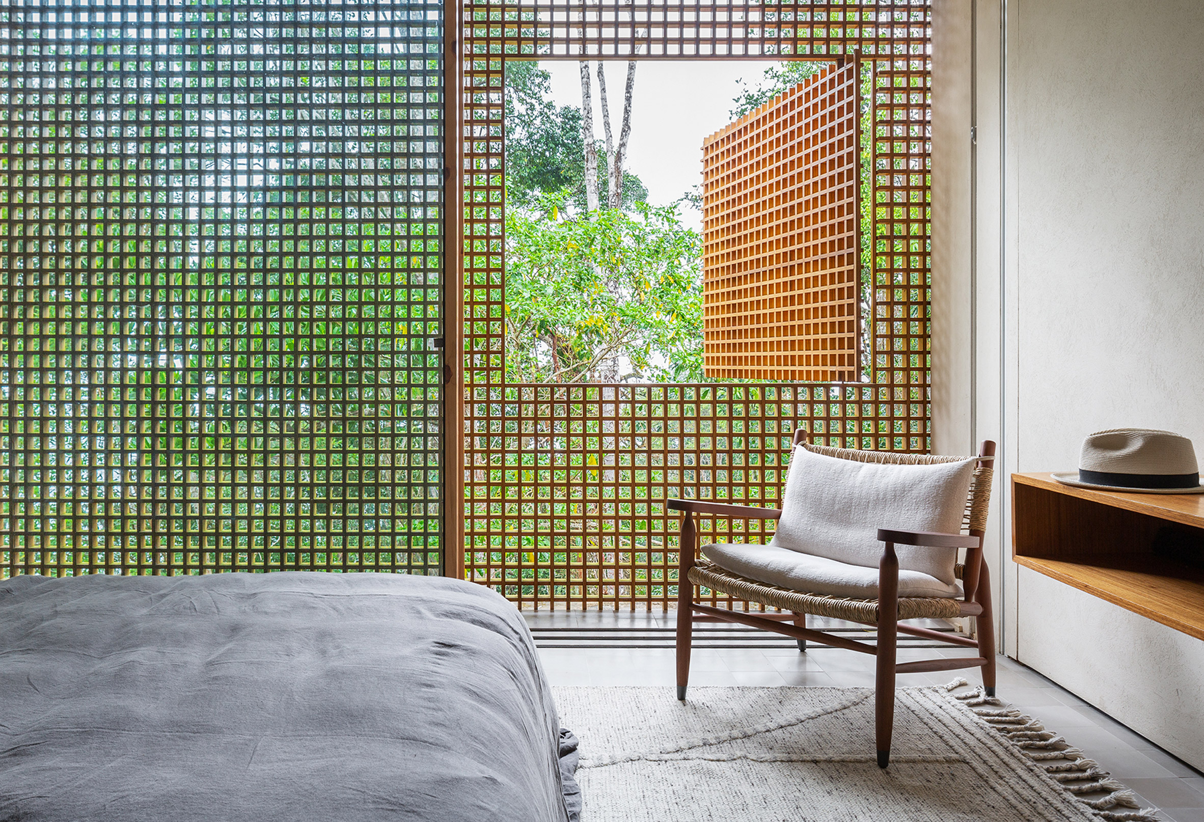 Bedroom in Casa Azul with wooden lattice screen with an opening