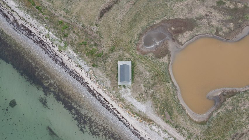 Aerial view of Danish summerhouse by GinnerupArkitekter