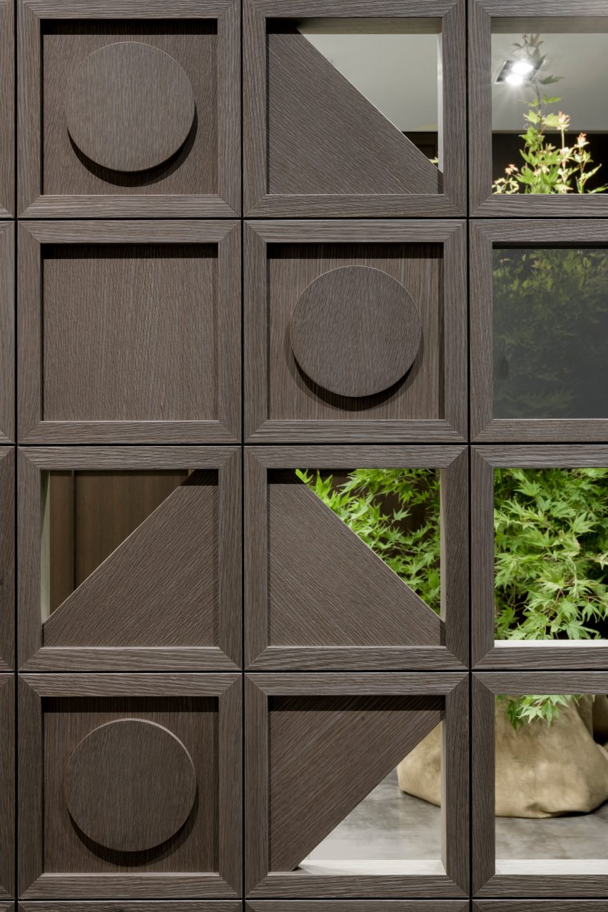  Lualdi’s brown customisable partition system 