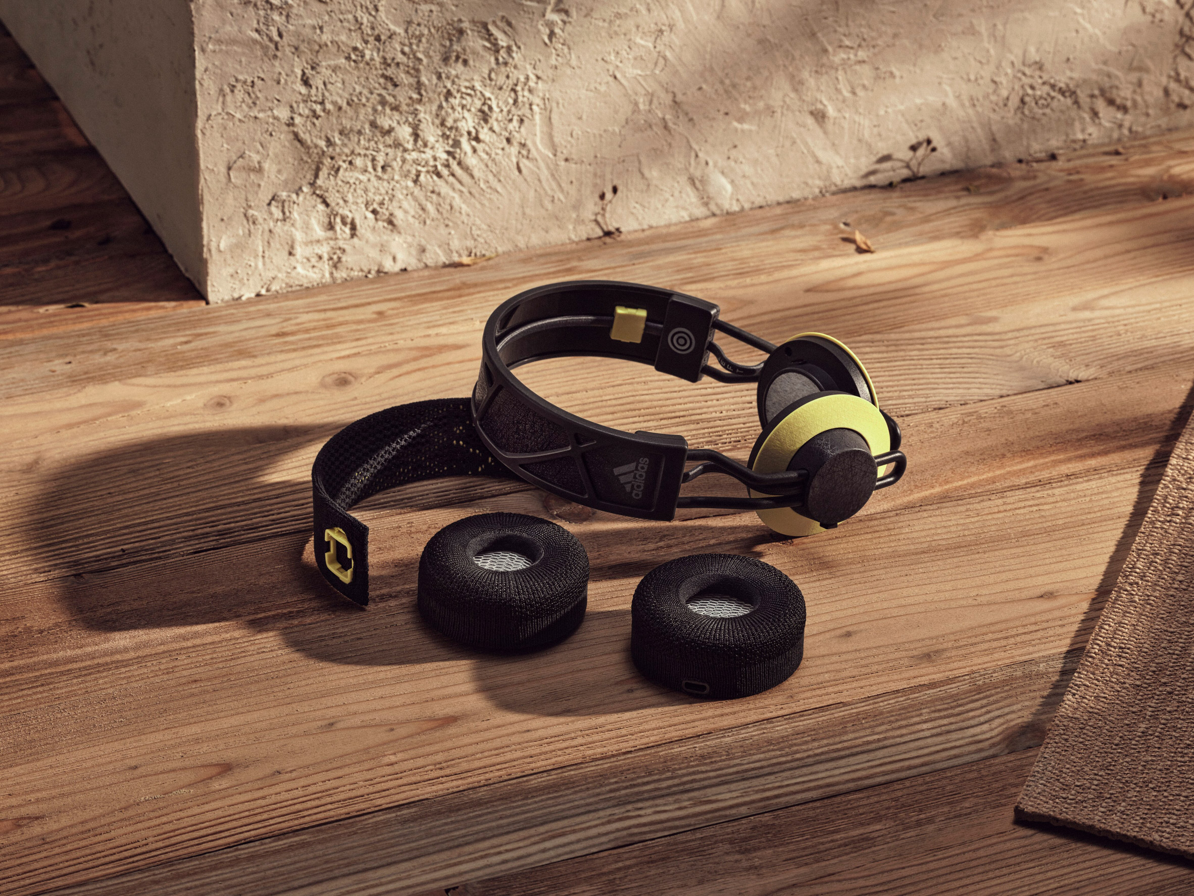 afsked Kreta Mark Adidas releases solar-powered headphones