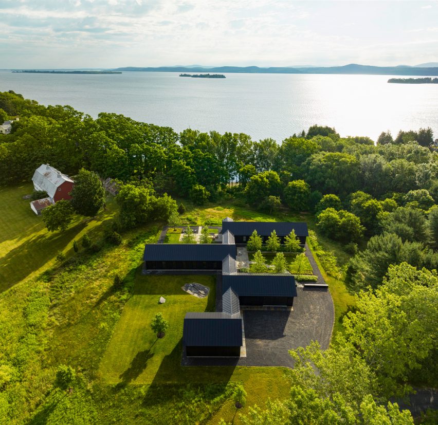 Birdseye reinterprets Vermont farmhouses with all-black lakeside cottage