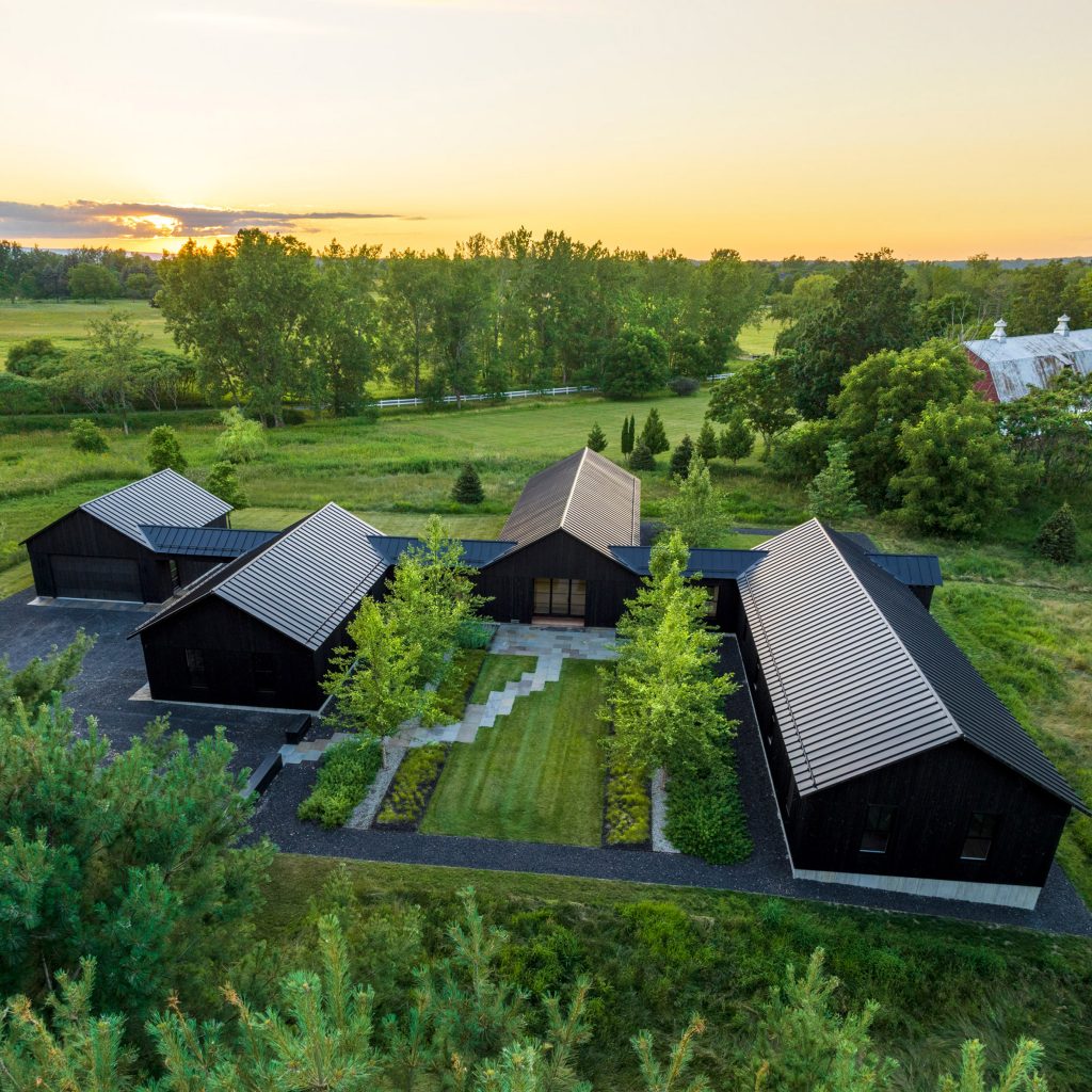 Birdseye reinterprets Vermont farmhouses with all-black lakeside cottage