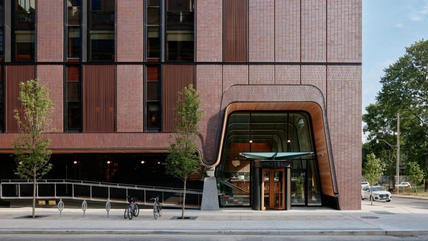 В отеле Ace Toronto от Shim-Sutcliffe Architects есть подвесной вестибюль.