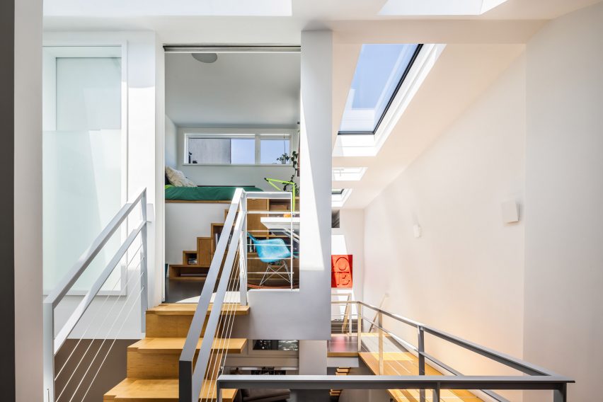 Floating box above upper floor of townhouse by Fanny and Matthew Mueller