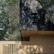 Casa Patio by Herchell Arquitectos
