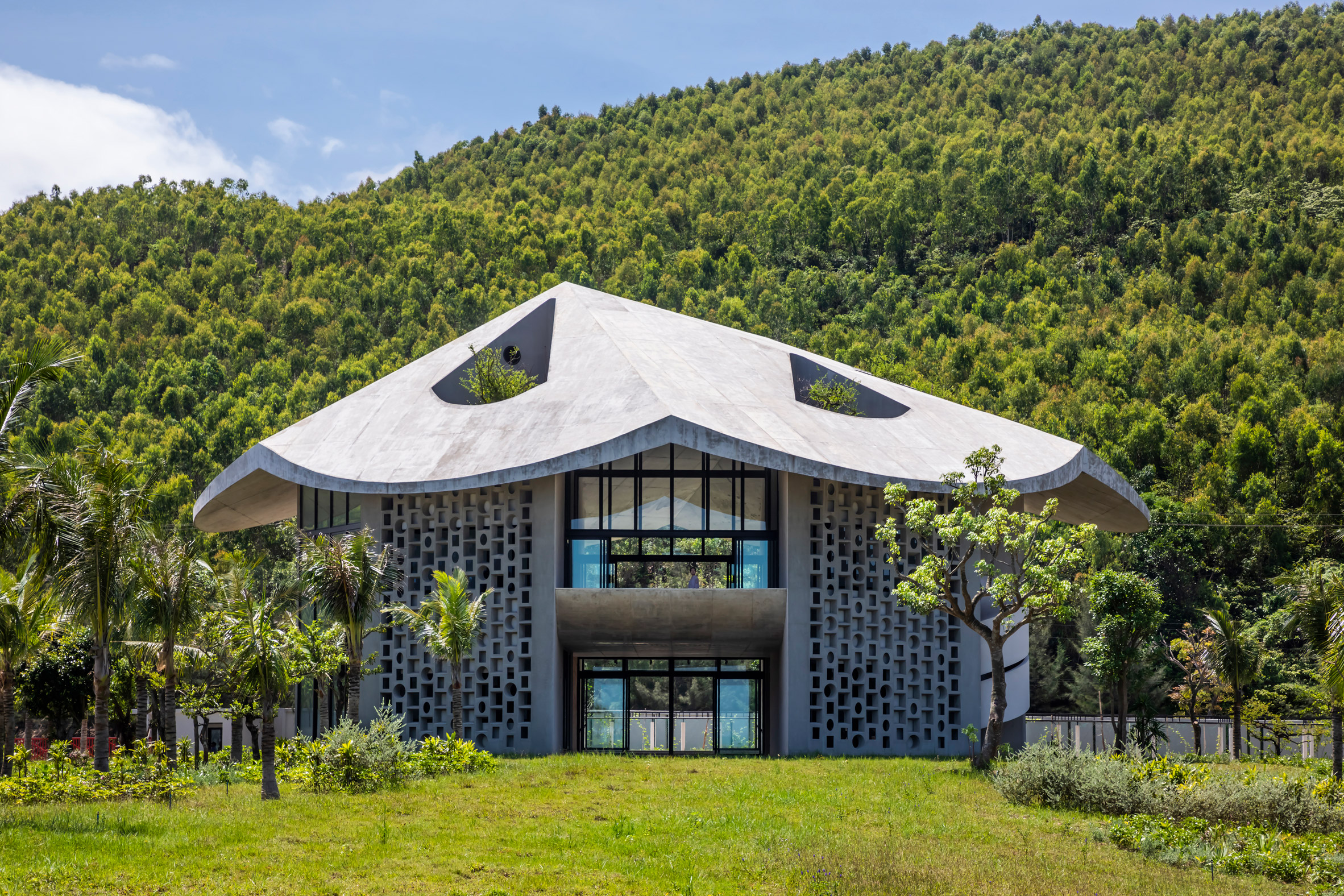 Concrete building by Inrestudio in Vietnam surrounded by tropical scenery