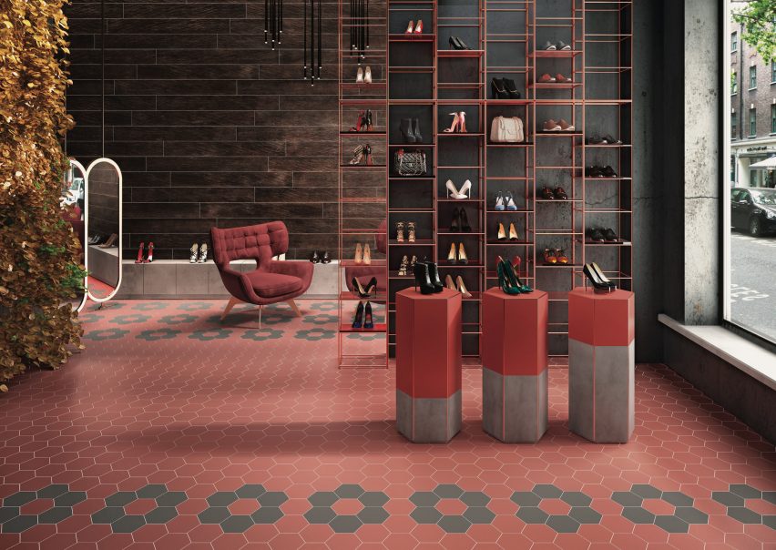Красная шестиугольная плитка Kerestar на полу в обувном магазине