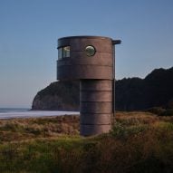 Crosson Architects creates stealthy lifeguard tower on remote New Zealand beach