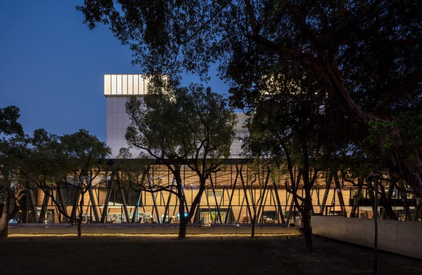 Exterior image of the tree-lined Pingtung Public Library