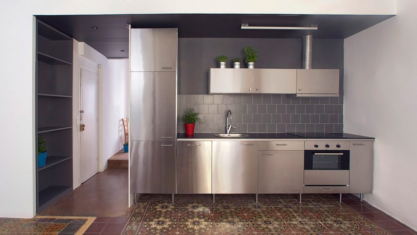 Interior image of a Barcelona apartment with a single-wall steel kitchen