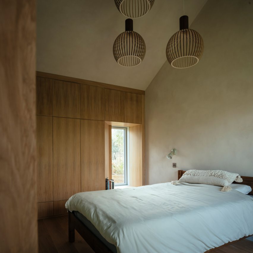 Bedroom with natural colour scheme at Clay Retreat house