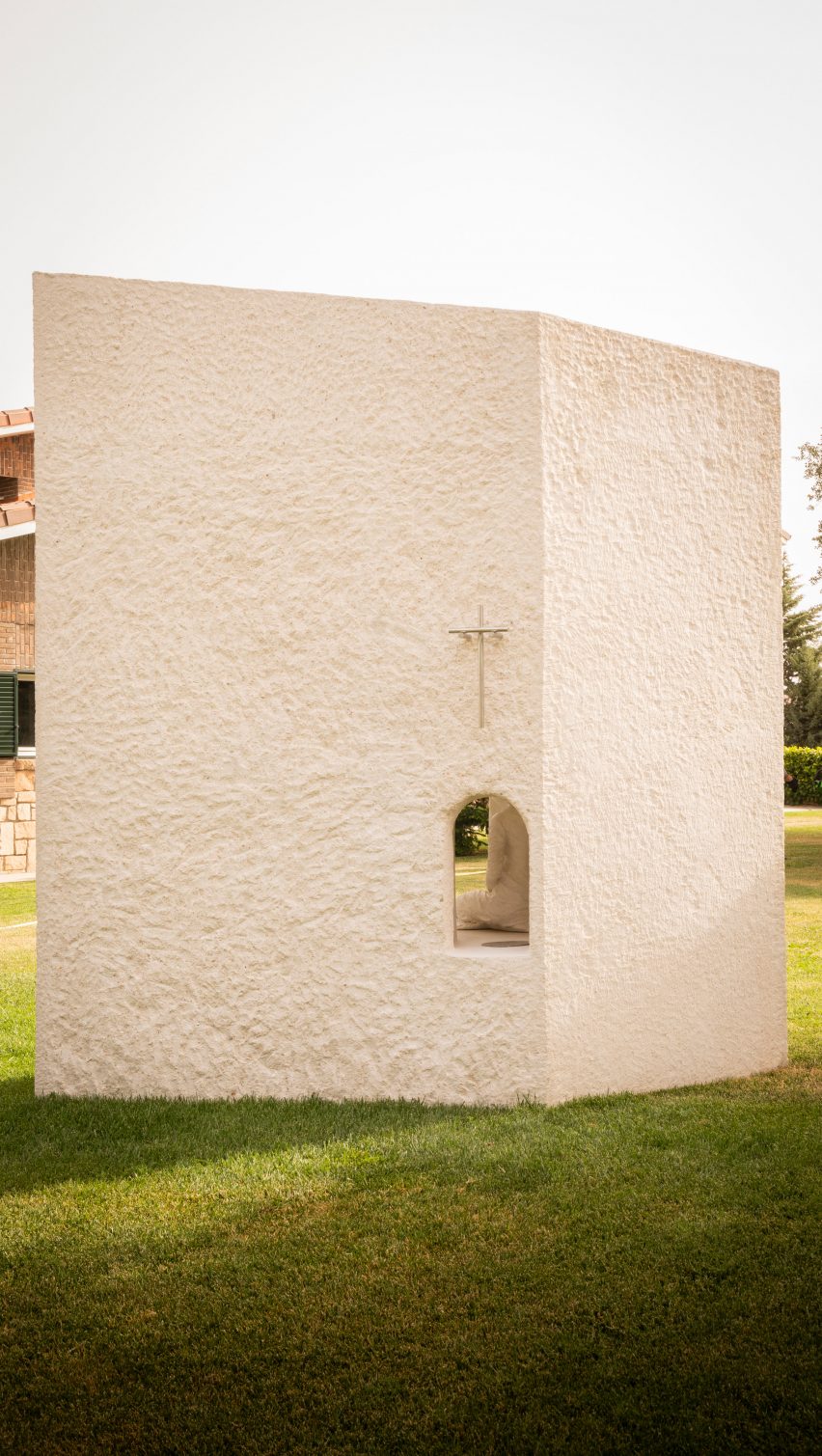 Bush-hammered concrete facade of La Ermita de Lola by Ramos Alderete