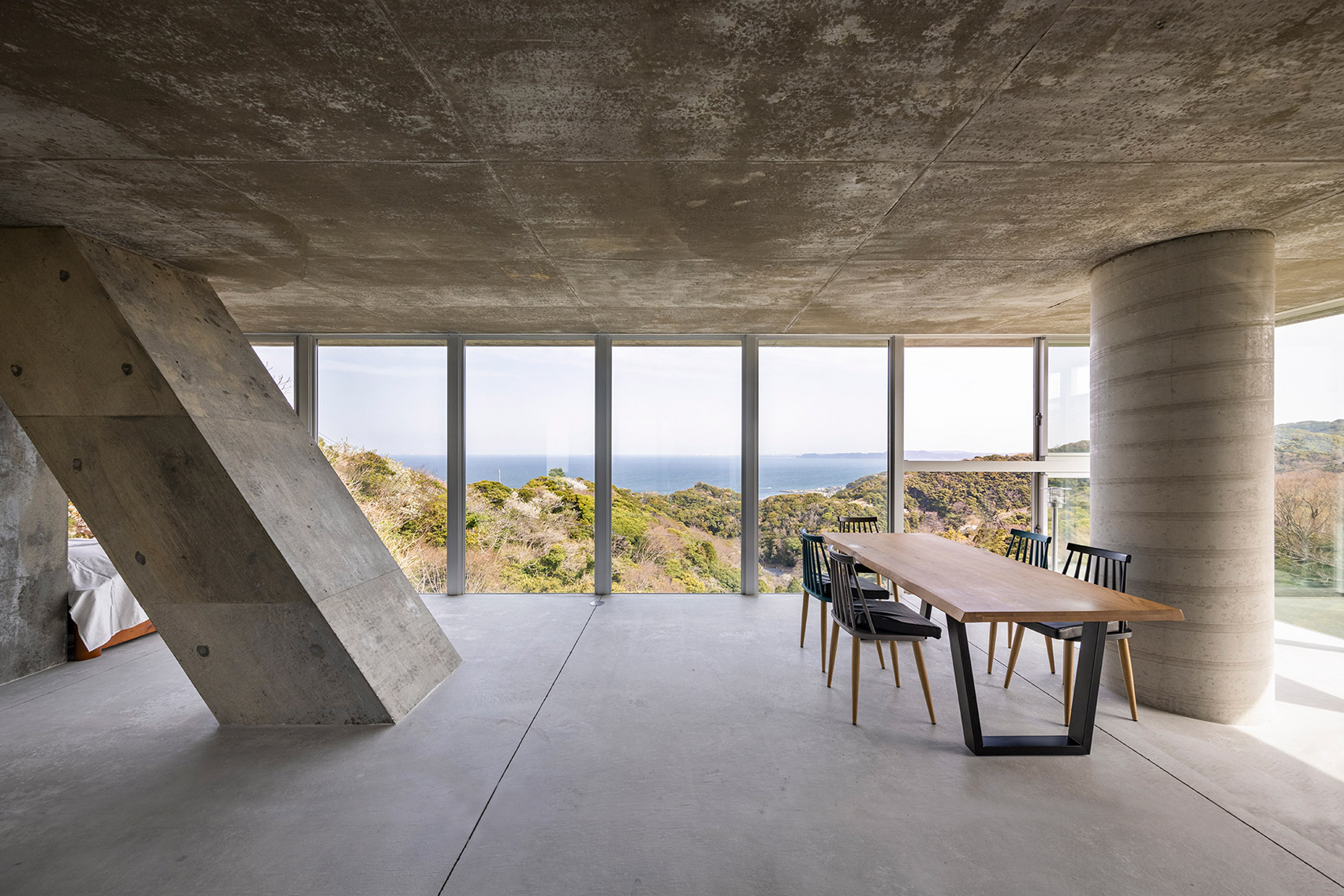 Interior of concrete Torus House by Noriaki Hanaoka Architecture 