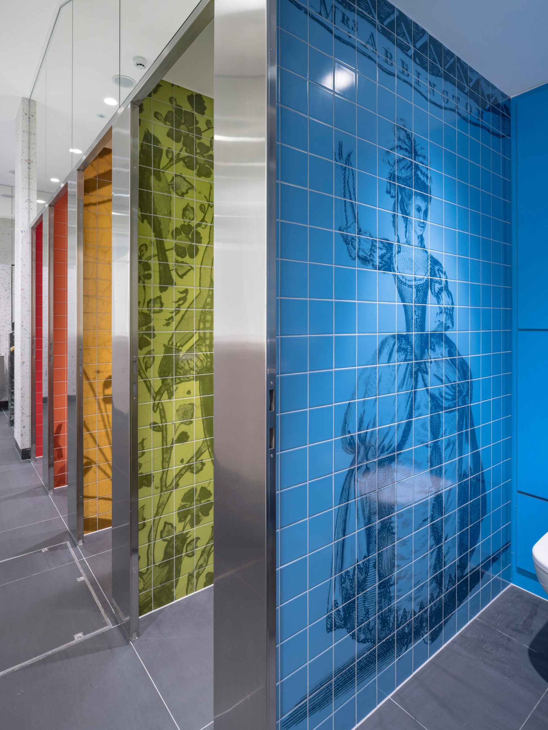 Digitally-printed colourful bathroom walls