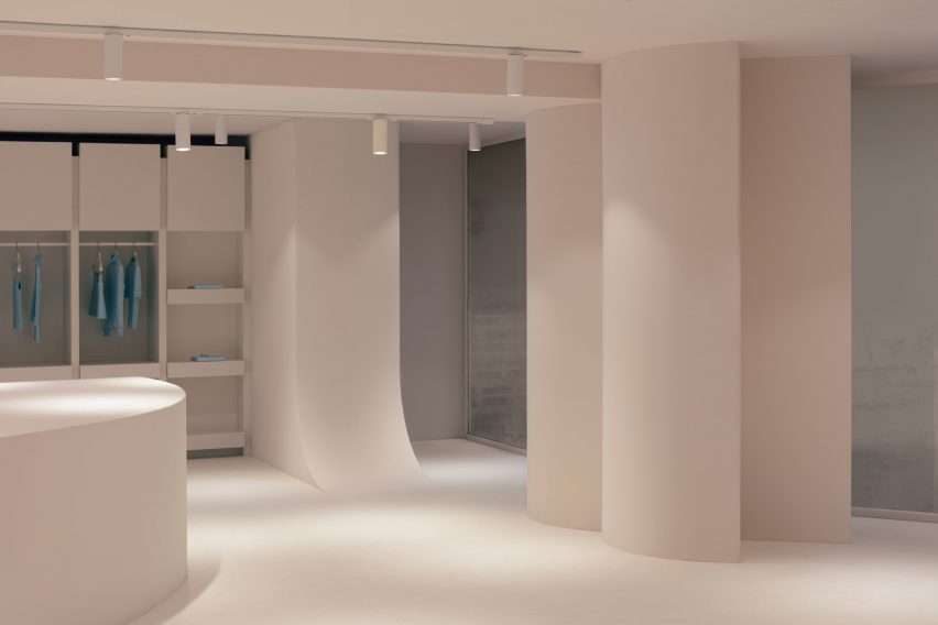 Image of the display areas at the Parisian retail space