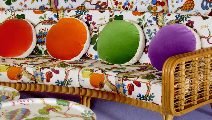 Sofa with colourful round pillows