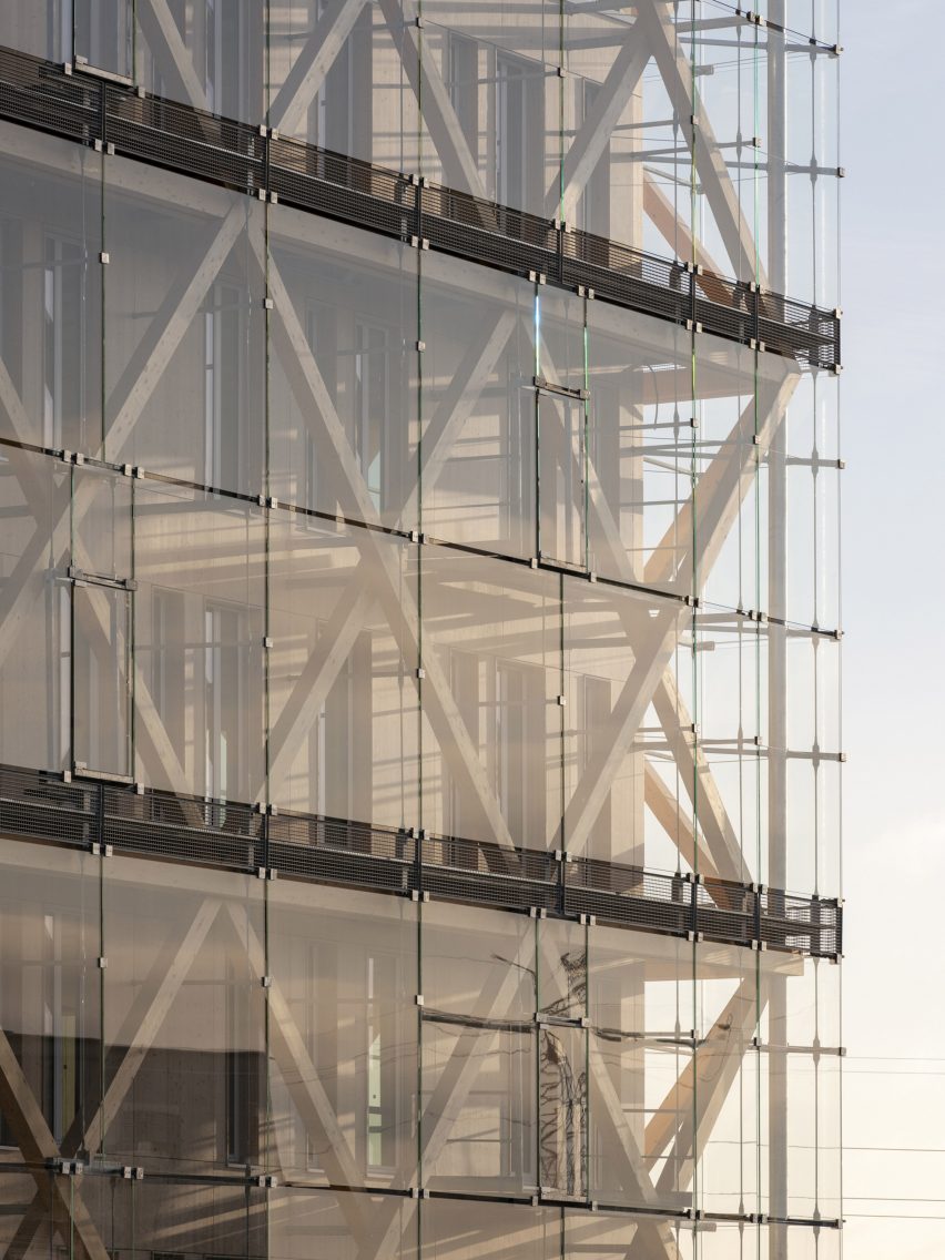 Exterior image of Caisse d'Epargne Bourgogne Franche Comté Headquarters glass facade