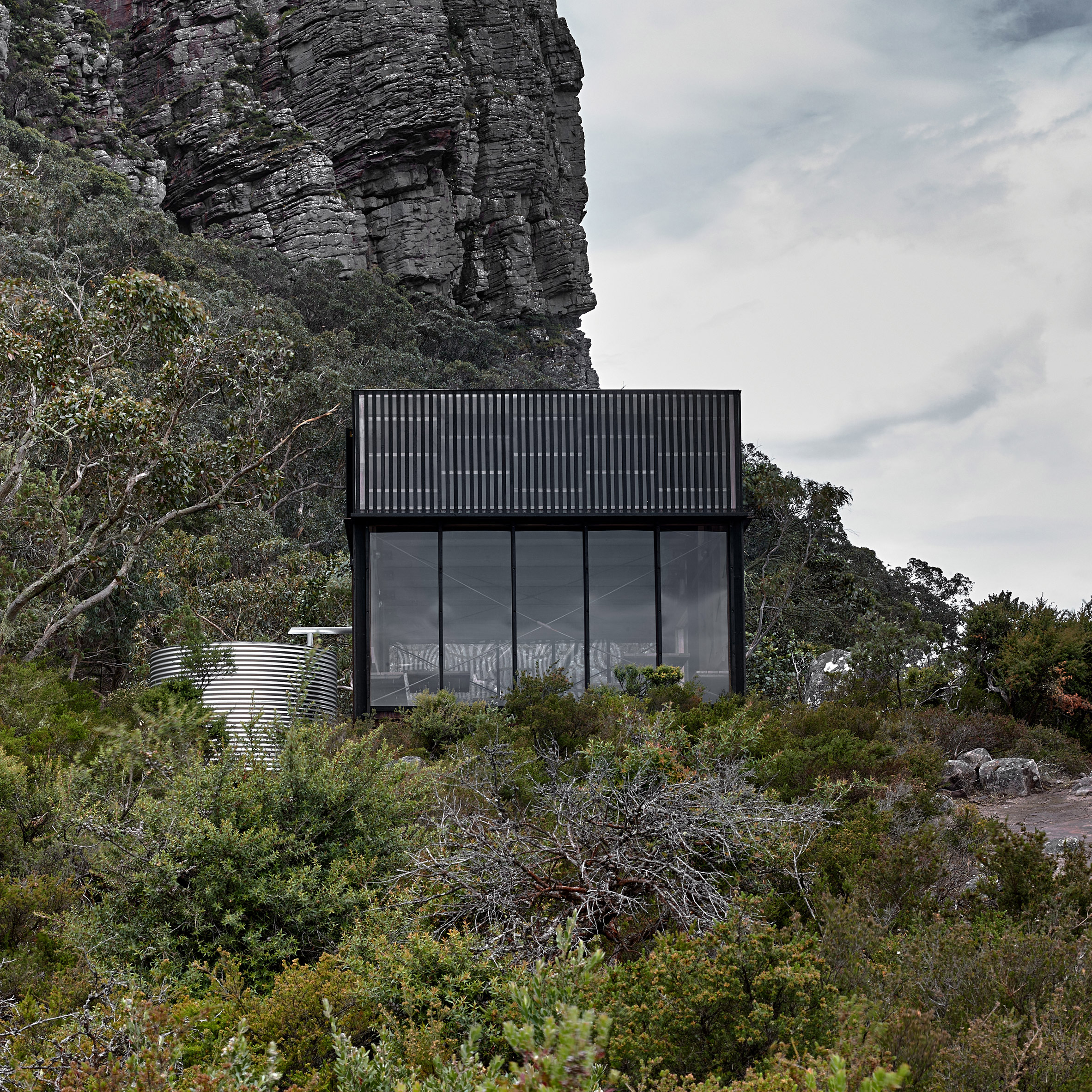 Grampians Peaks Trail hiking shelter by Noxon Giffen and McGregor Coxall
