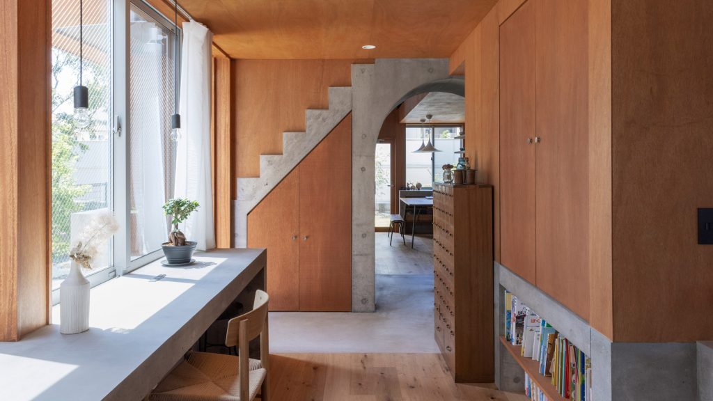 office-m-sa-organises-tokyo-home-around-exposed-concrete-furniture