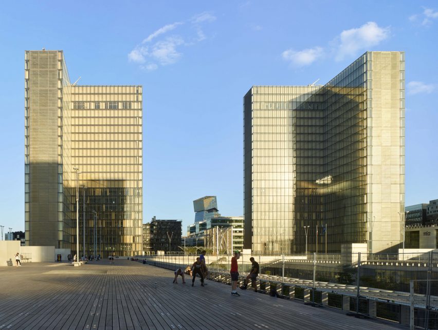 Bibliothèque Nationale de France with Jean Nouvel skyscraper