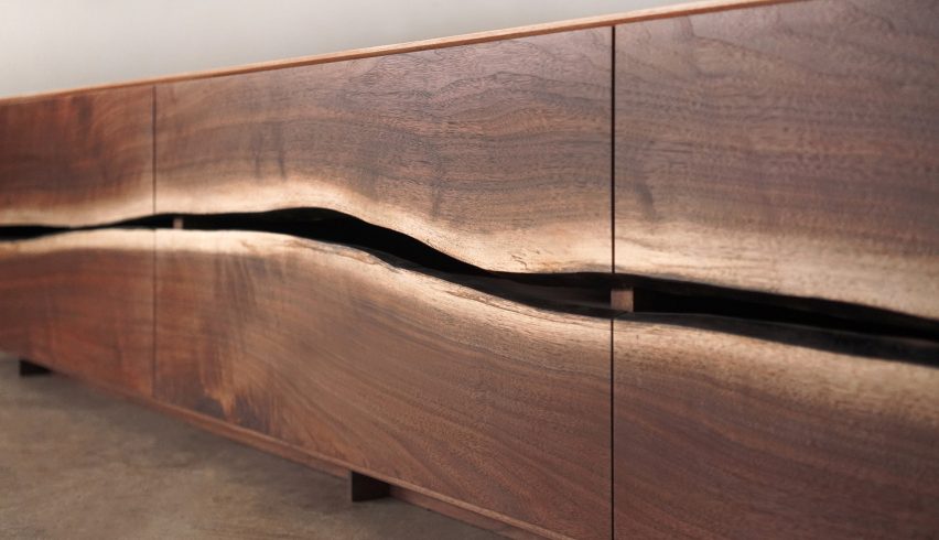 Close up of the Live Edge TV stand by Live Edge TV stand by Kobeomsuk Furniture