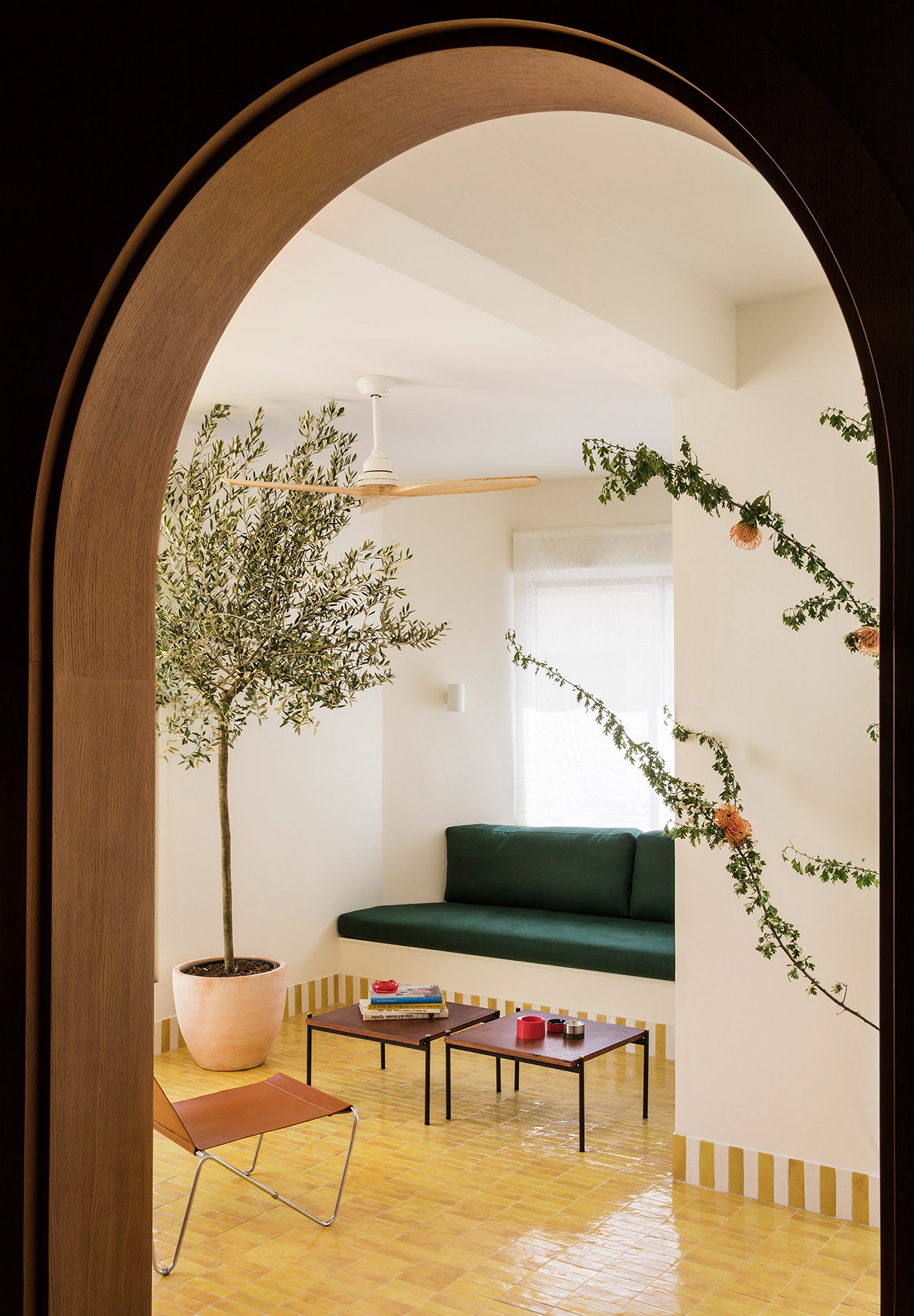 Built-in green sofa in Conde Duque apartment