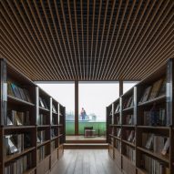 MUDA Architects completes bookstore in Chengdu with roof shaped like "a flipped book"