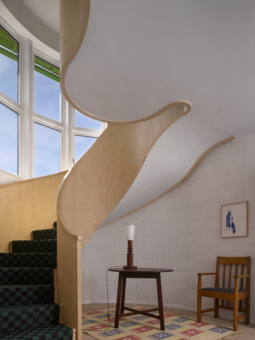 Curving staircase with wood surface