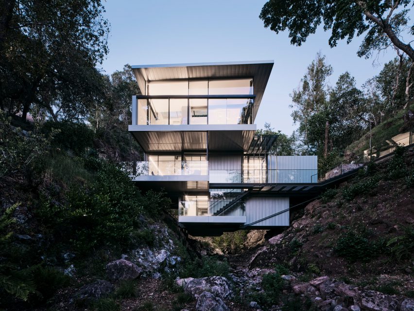 Night view of Suspension House by Fougeron Architecture between two hills