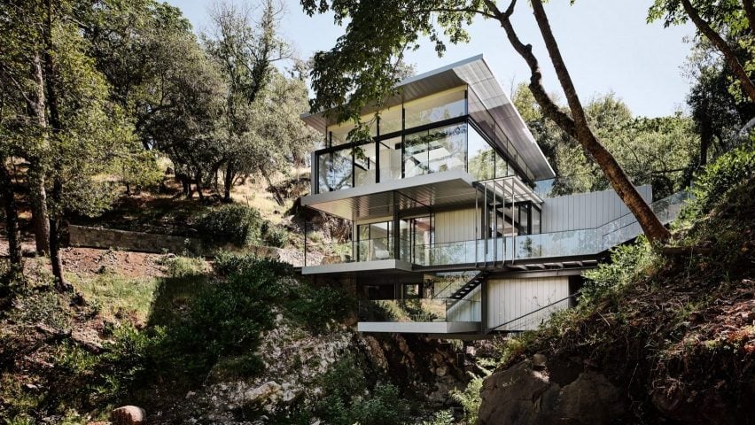 Подвесной дом от Fougeron Architecture расположен над калифорнийским ручьем