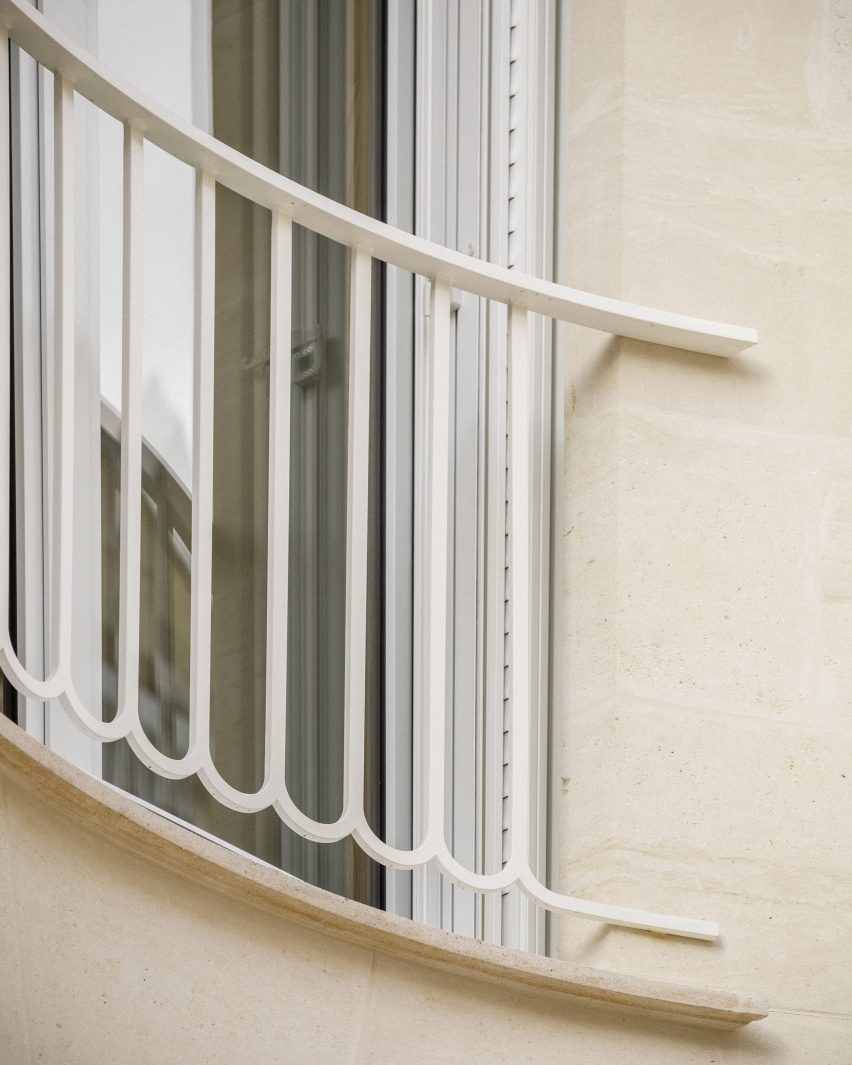 Curved white juliet balcony balustrade in Paris