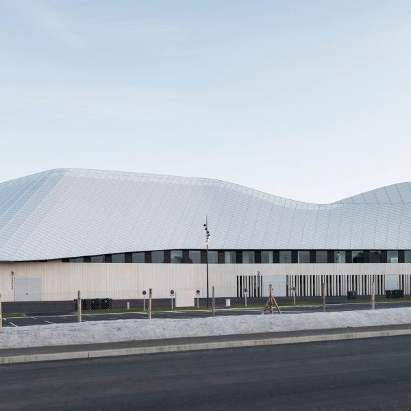 Hérault Arnod Architectures réalise le complexe sportif Espace Mayenne