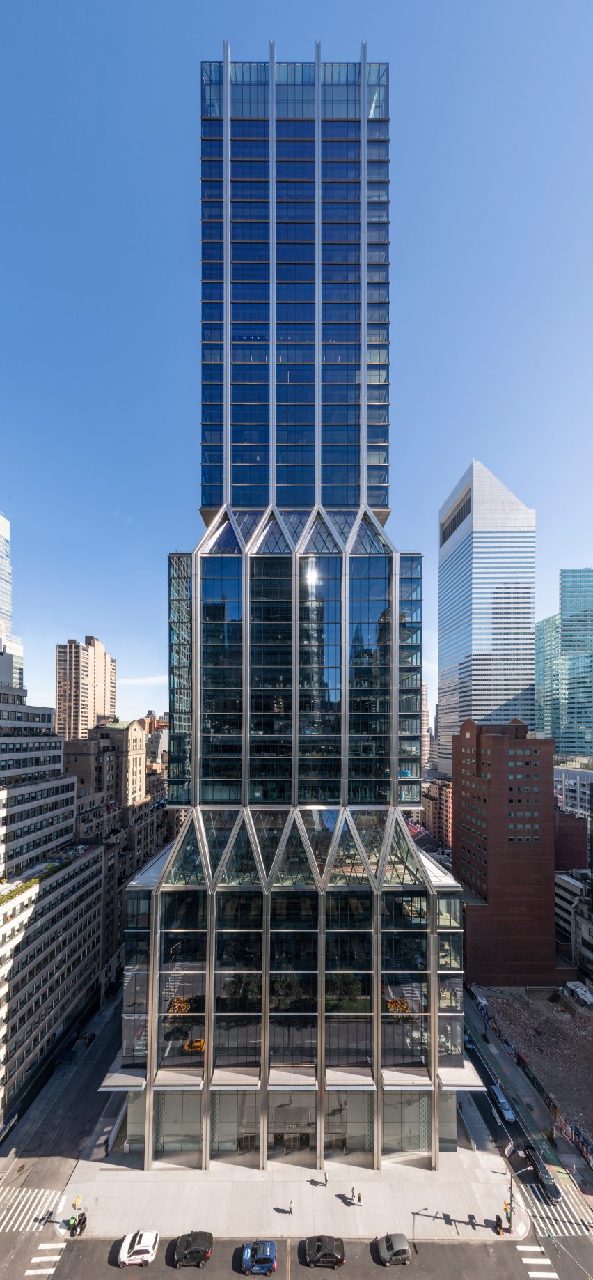 Full front elevation of 425 Park Avenue